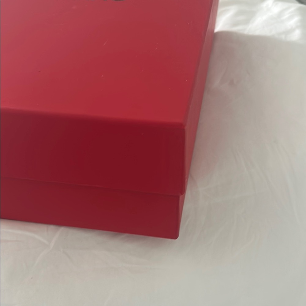 Ferragamo Red Box - Picture 2 of 2
